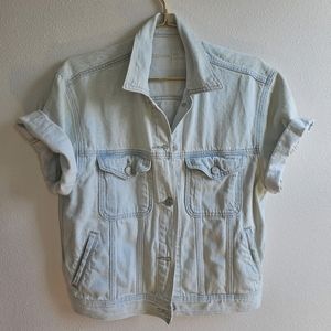 Short sleeve, slightly oversized Denim Jacket lightwash GAP sz Medium